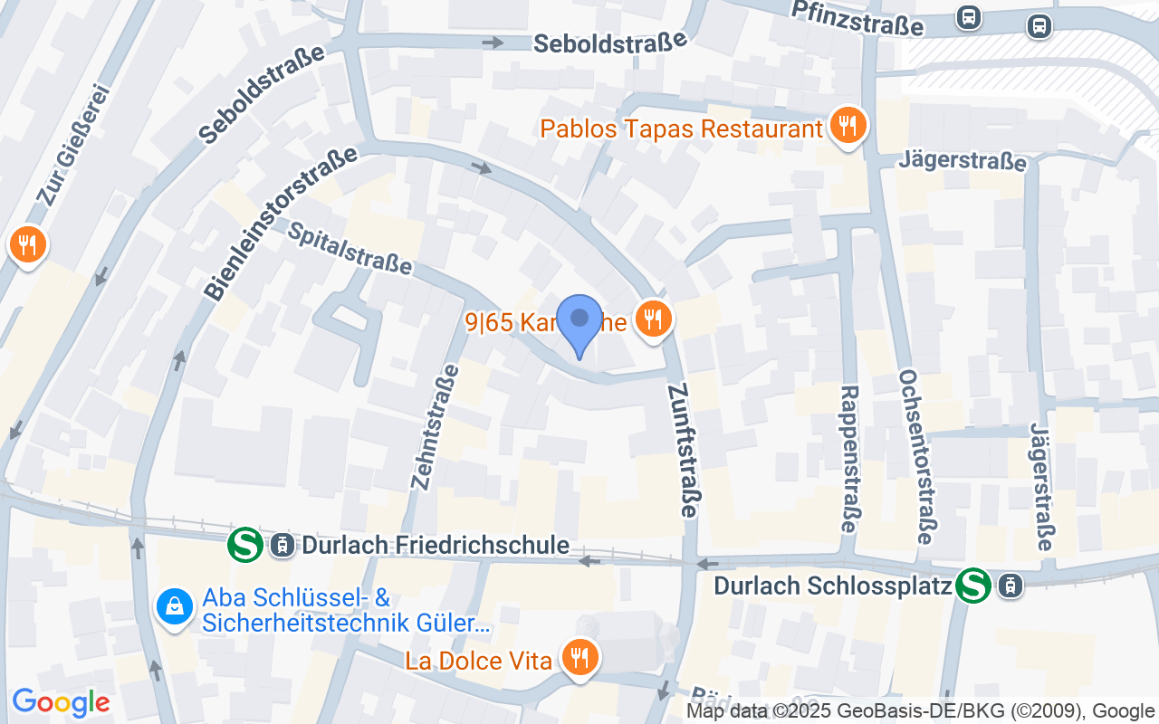 EINZIEHEN UND WOHLFÜHLEN -  UNIKATES HINTERHAUS-WOHNREFUGIUM IM HERZEN DER DURLACHER ALTSTADT…