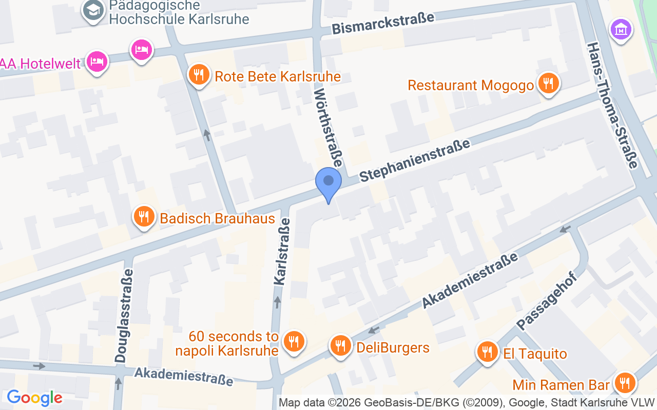 Historisches Wohn und Geschäftshaus mit parkähnlichem Garten und Potenzial für weiteren Neubau.
