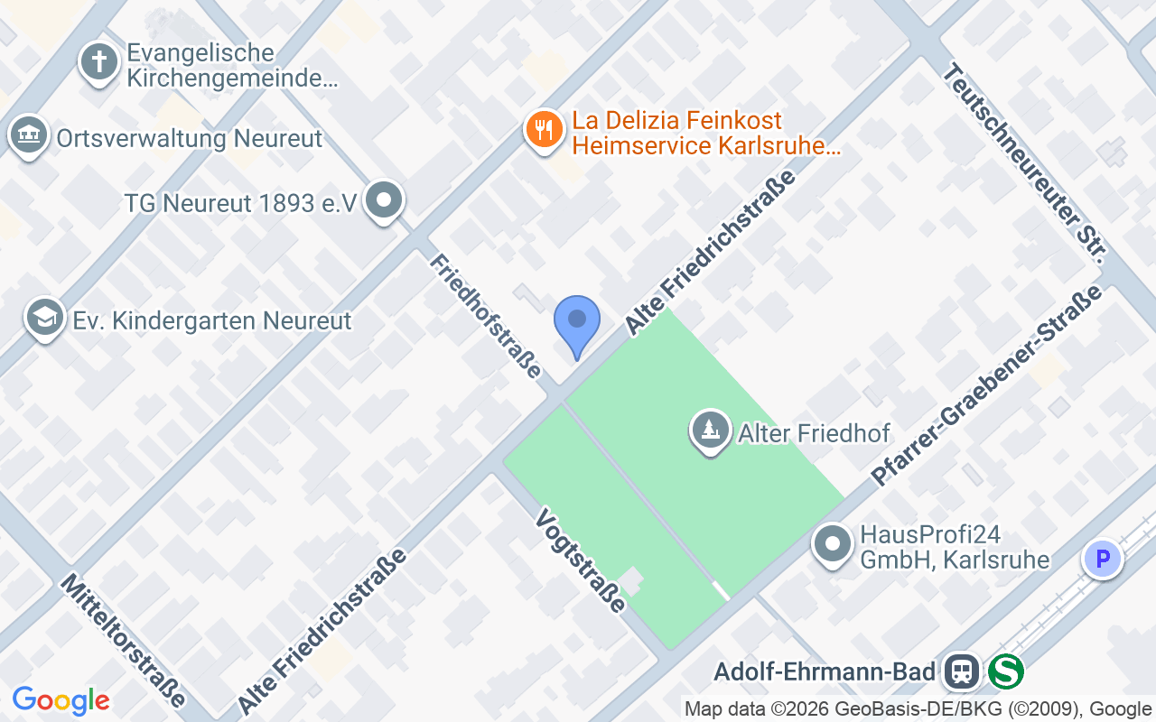 Zweifamilienhaus mit wunderschönem  großen Gartengrundstück,  Eckgrundstück am Hermann Meinzer Park.